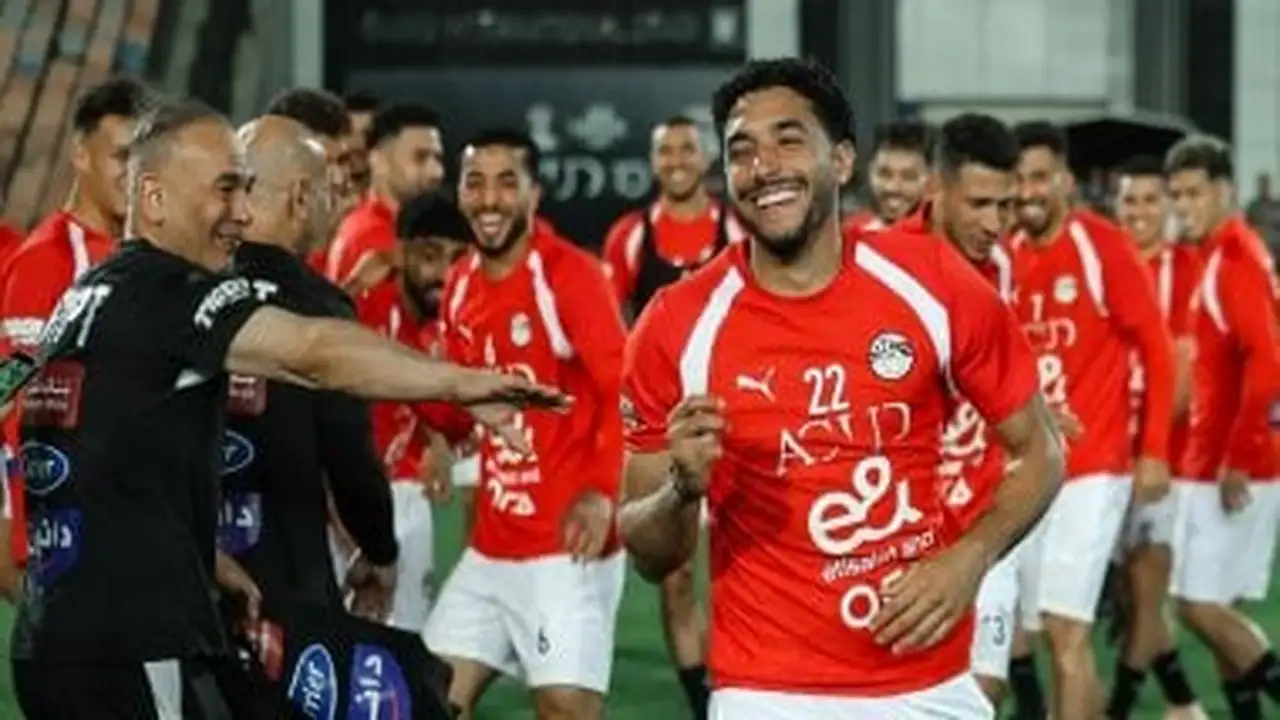 تدريب المنتخب الوطني يشهد ممرًا شرفيًا احتفالاً بمرموش والوافدين الجدد